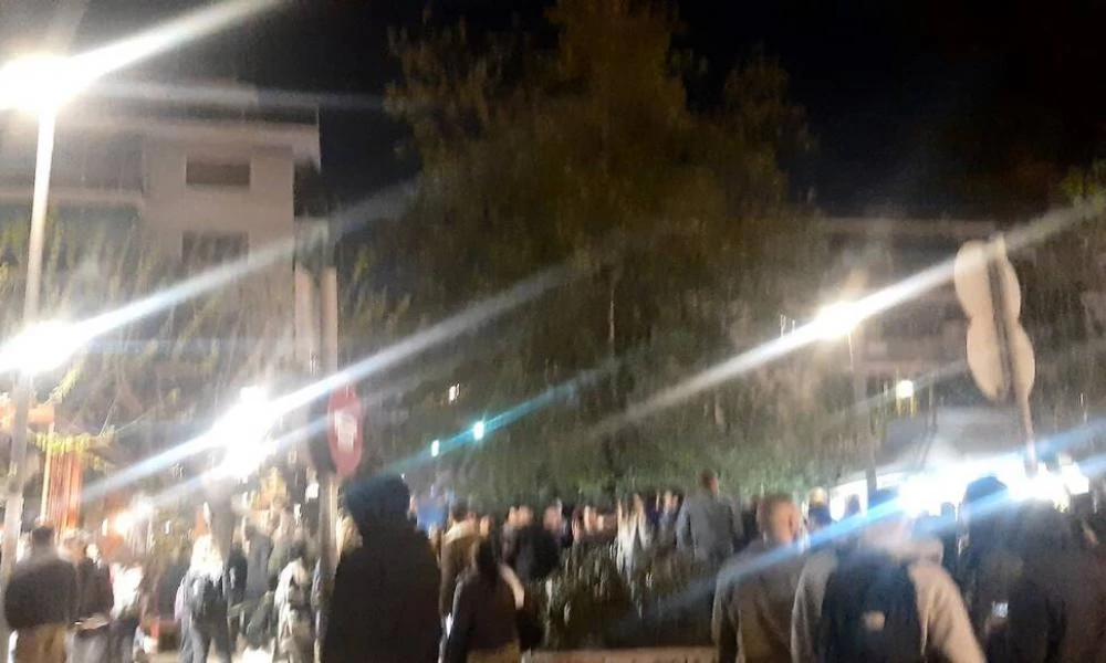 Lockdown - Παγκράτι: Πάρτι με μουσική στην πλατεία Βαρνάβα